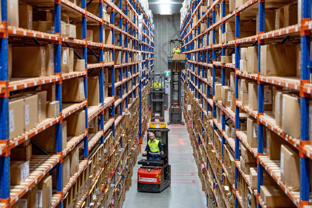 Operations team checking stock management and inventory flow on the warehouse floor